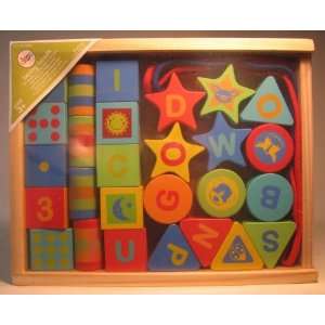   Circo   27 Colorful Wood Lacing Beads + storage tray Toys & Games