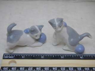 Pair of Blue and White Porcelain Miniature Cats Kittens Kitties  