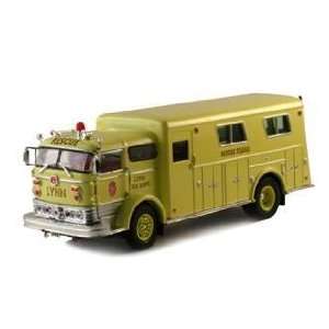   32 1960 Mack C Rescue Fire Truck Yellow Lynn Fire Dept Toys & Games
