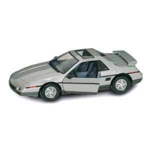  1985 Pontiac Fiero GT 1/18 Silver Toys & Games