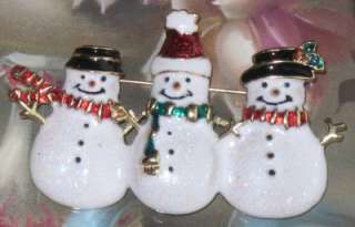  CHRISTMAS SNOWMAN FAMILY PIN GLITTERY SPARKLY WHITE ENAMEL & PRETTY 