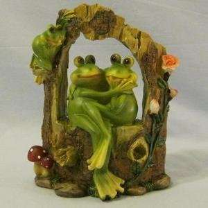  Frog Lovers in Tree Trunk Frogs Figurine