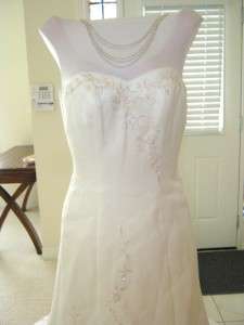 BRAND NEW Davids Bridal Wedding Dress Gown size 4 Strapless Trumpet 