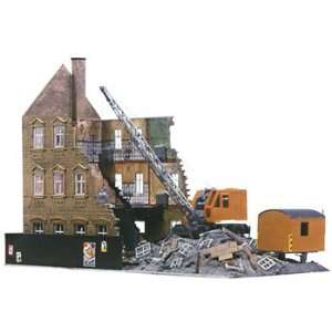    Model Power   HO KIT Building Under Demolition Toys & Games
