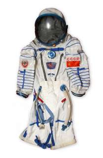   RUSSIAN COSMONAUT PRESSURE SUIT OUTER LAYER FOR PHOTOGRAPHING PURPOSE