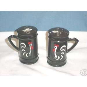    Pair of Salt & Pepper Shakers with Rooster Design 