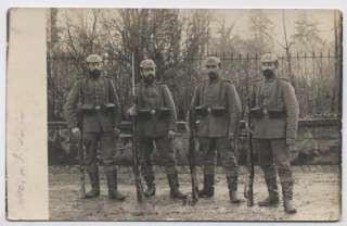 N1484 WW1 GERMAN SOLDIERS GUNS SPIKED HELMETS BAJONET  