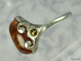 VINTAGE 925 STERLING SILVER & BALTIC HONEY AMBER RING  
