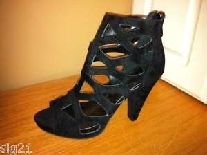 Nicole Miller Black Flana Womens 8 Boots Heels Shoes  