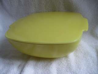   PYREX Yellow SQUARE BOWL With LID CASSEROLE 10 1/4 x 9 1/2  