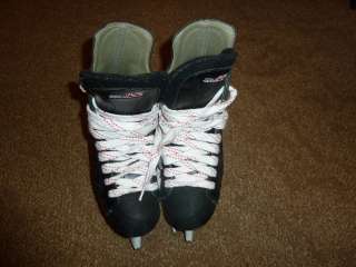 ICE HOCKEY SKATES CCM 155 SIZE 4  