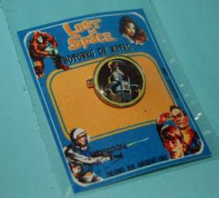 LOST IN SPACE THE ROBOT COLLECTIBLE METAL BUTTON PIN SEALED CARD 