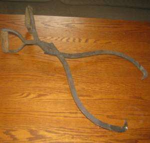   Antique Ice Delivery Tongs VTG Craft Paper Towel Toilet Paper Hanger